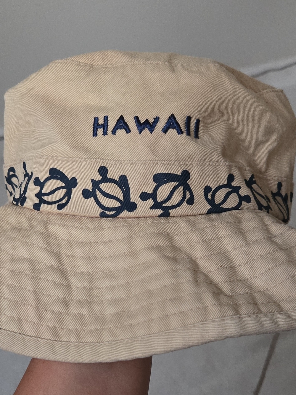Hawaii Turtle Print Unisex Bucket Hat - Cream with Navy